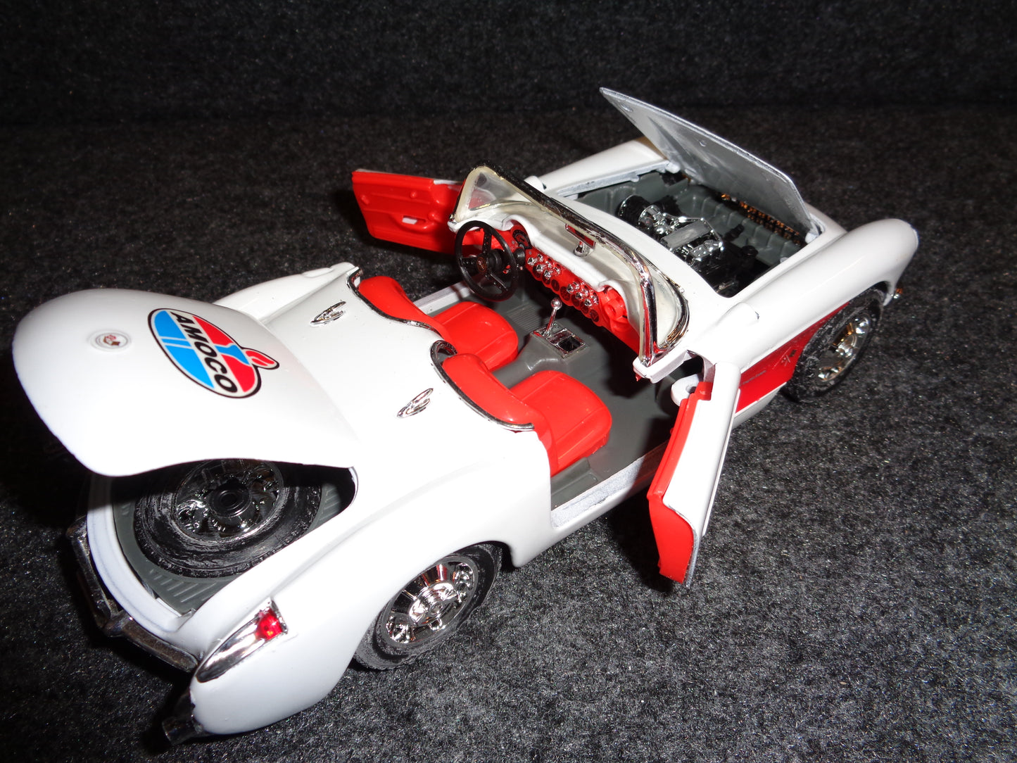 Amoco 1957 Chevy Corvette Roadster / With Santa