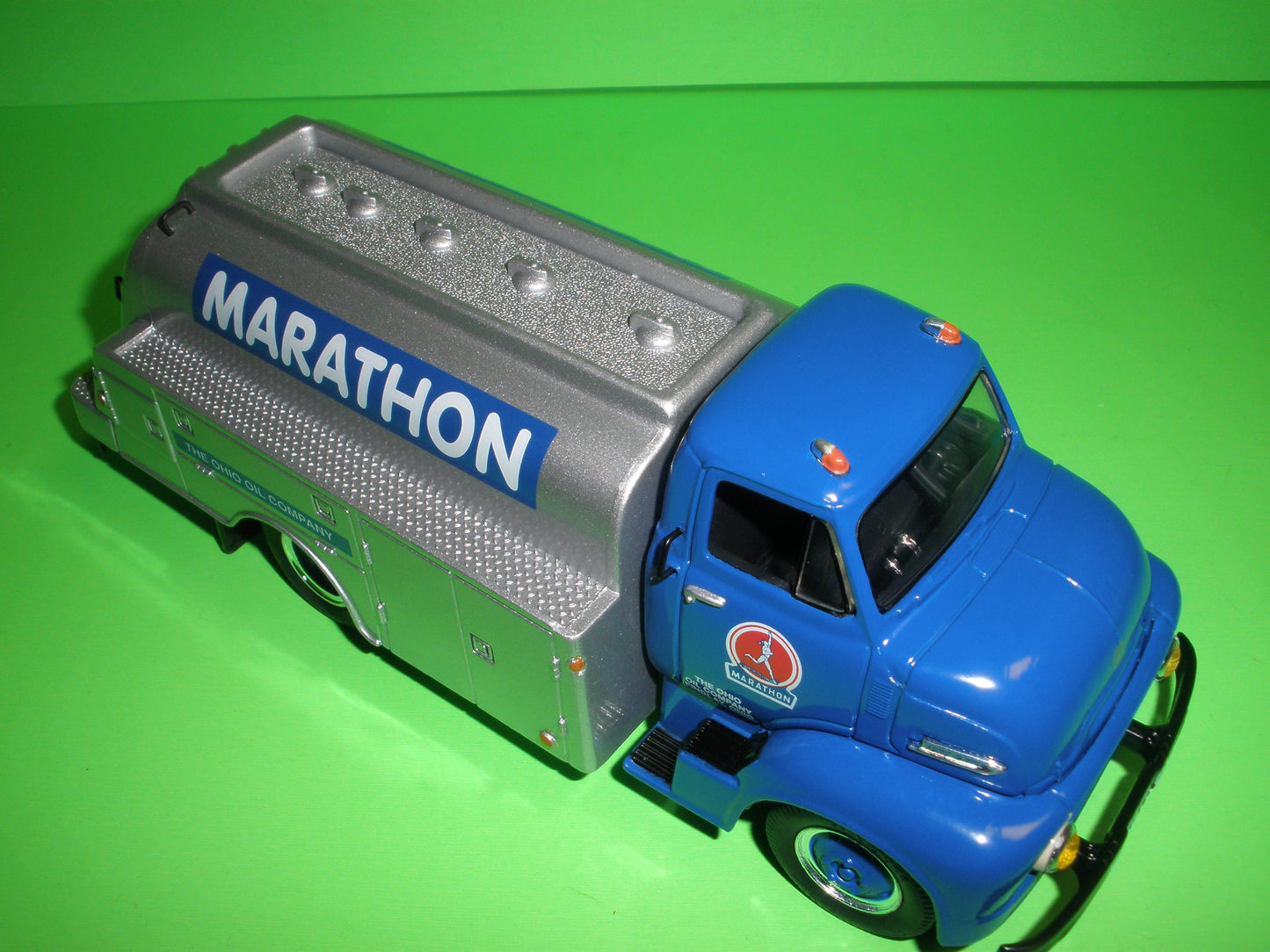 Marathon Oil / 1953 Ford C-600 Tanker
