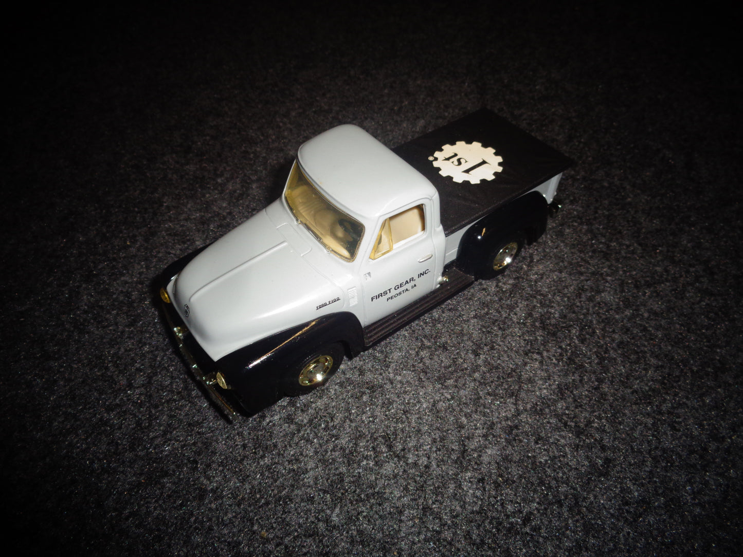 First Gear 1953 Ford F-100 Pickup Truck