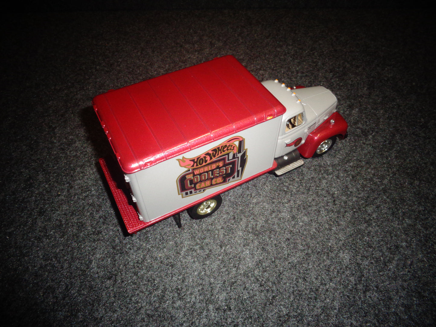 Hot Wheels 1957 International R-190 Dry Goods Van