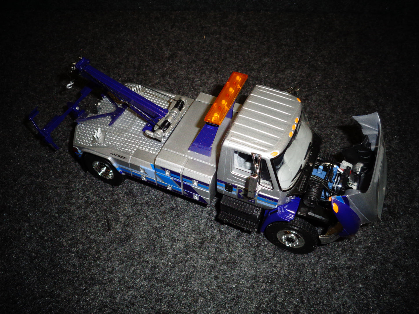 Jerr-Dan 30th Anniversary International 4400 Jerr-Dan Tow Truck