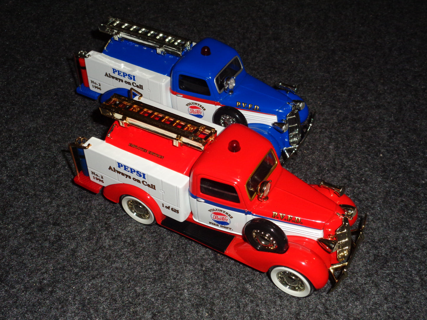 Pepsi-Cola 1936 Dodge Pumper Fire Truck Set