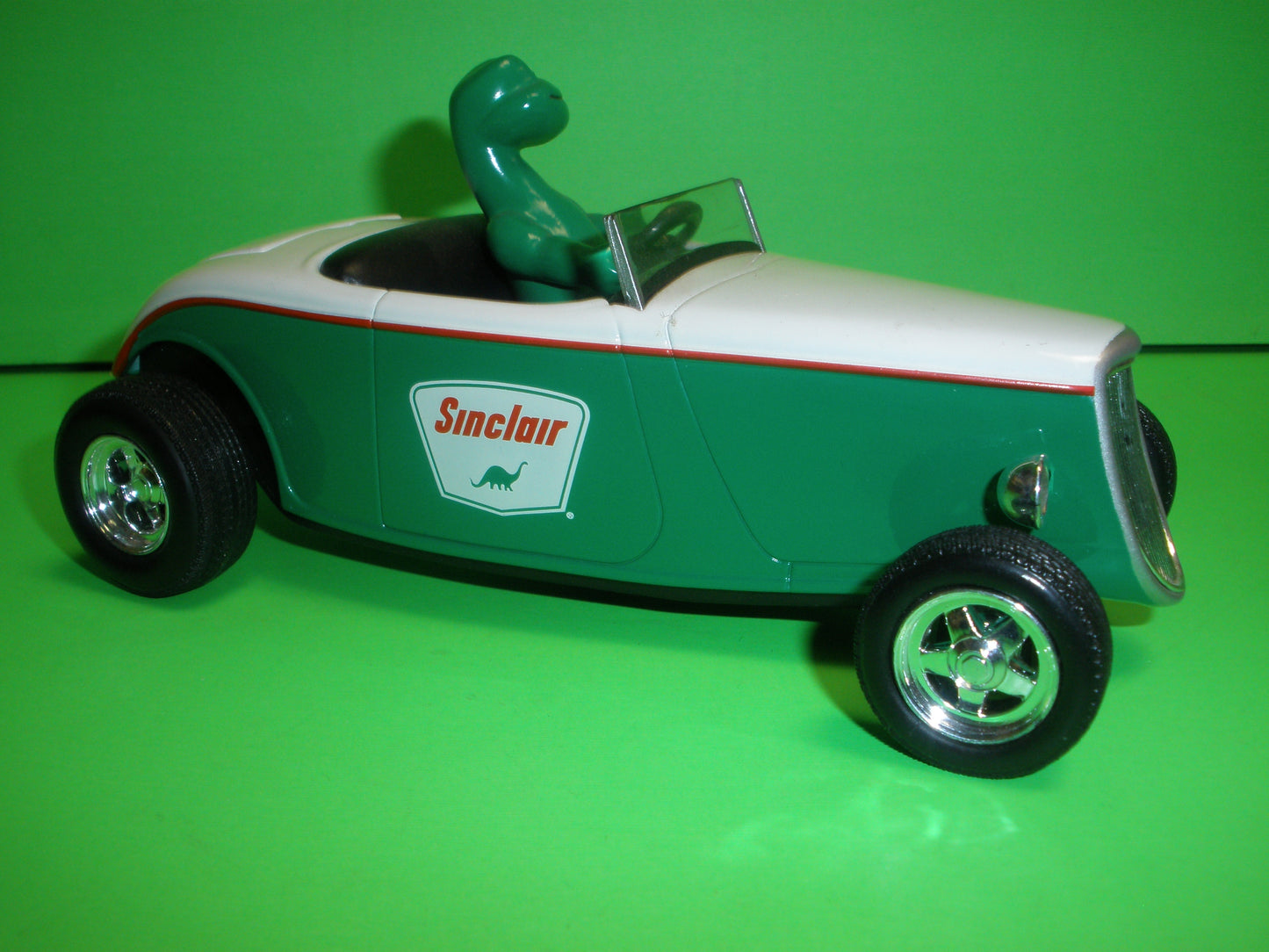 Sinclair 1934 Ford Roadster Convertible with Dino Figure