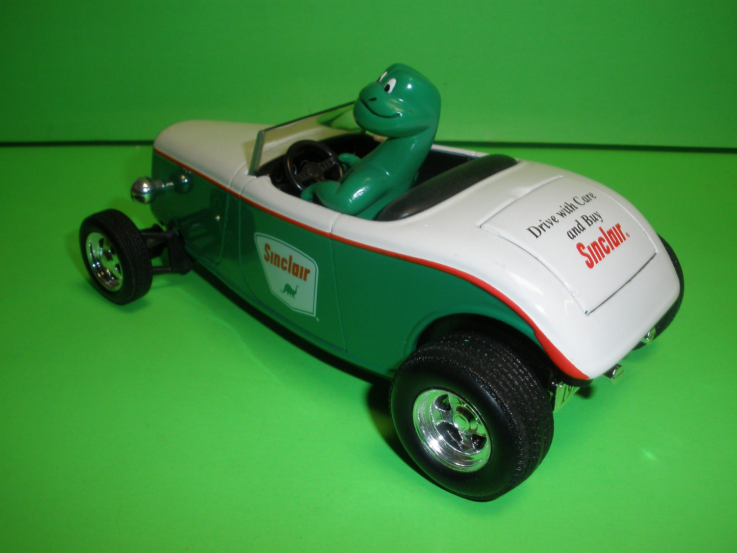 Sinclair 1934 Ford Roadster Convertible with Dino Figure