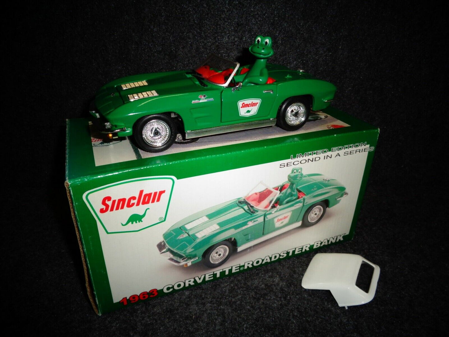 Sinclair 1963 Chevrolet Corvette Convertible with Dino Figure