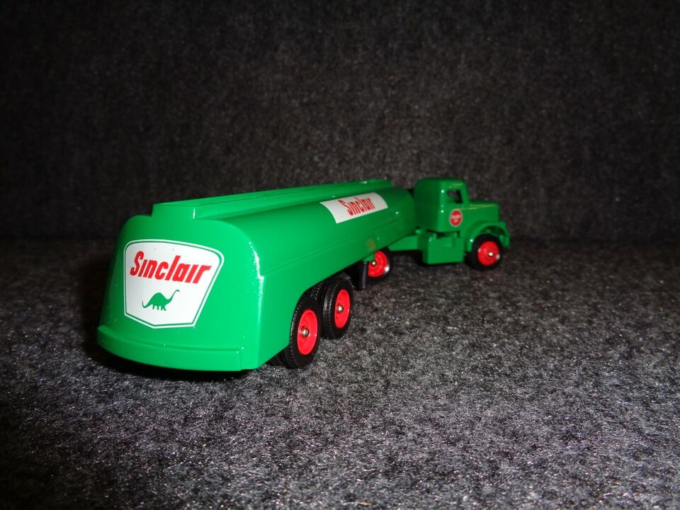 Sinclair Kenworth Tractor & Skirted Tanker Trailer