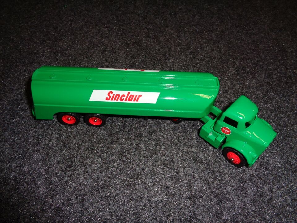 Sinclair Kenworth Tractor & Skirted Tanker Trailer