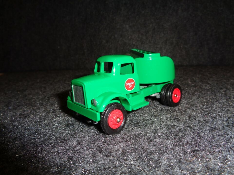 Sinclair Kenworth Tractor & Skirted Tanker Trailer