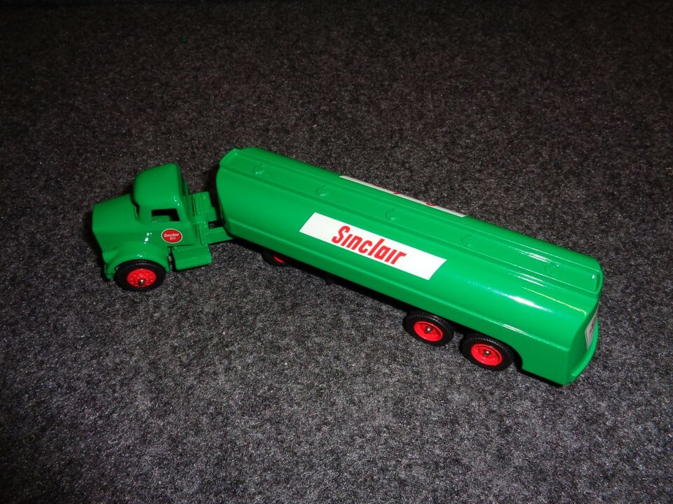 Sinclair Kenworth Tractor & Skirted Tanker Trailer