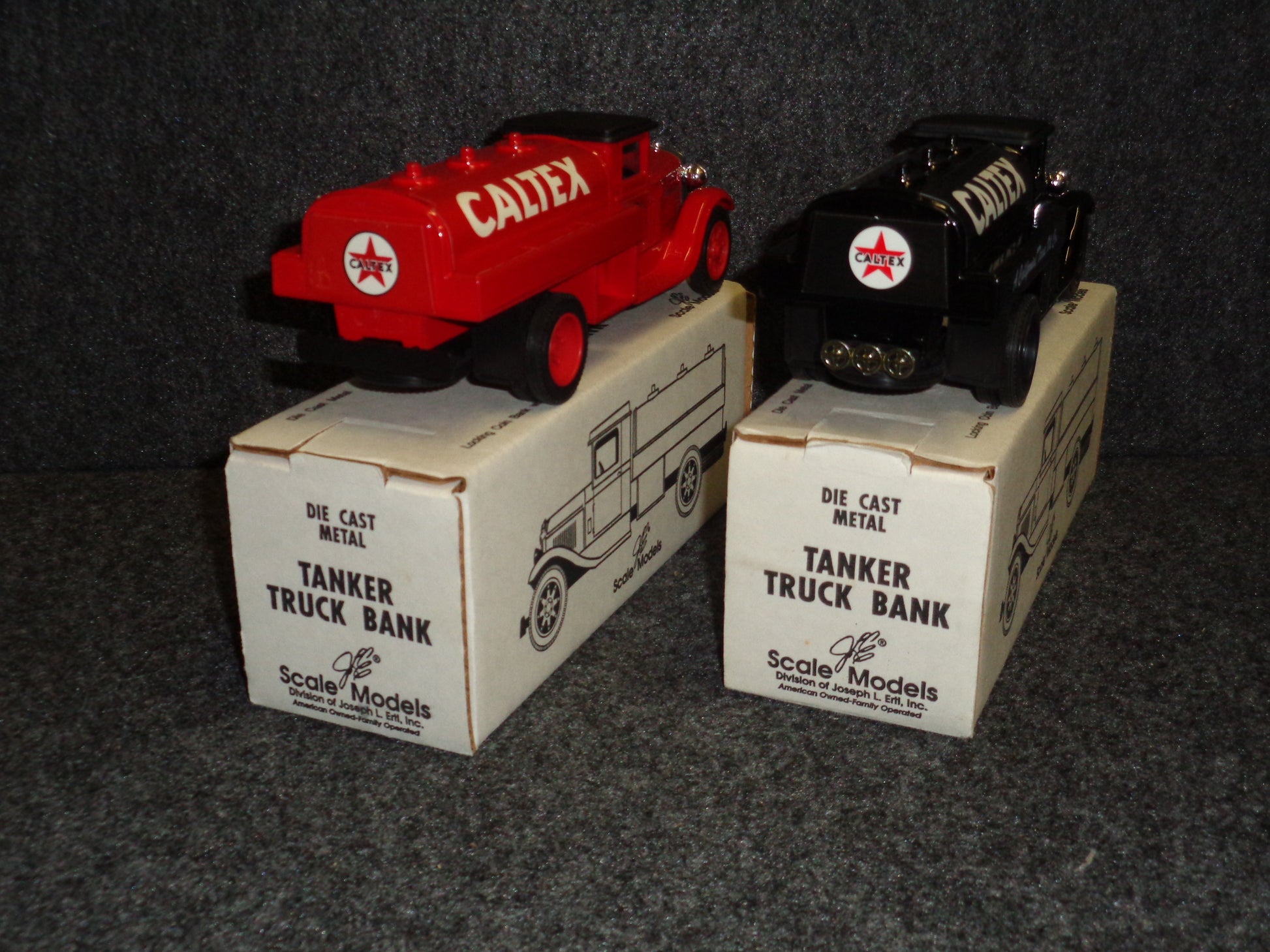 Texaco Caltex 1929 International Tanker Truck Red & Black Set