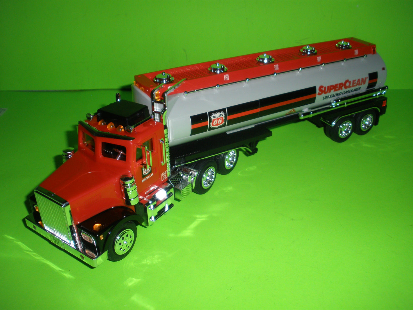 1997 Phillips 66 Super Clean Tanker Truck