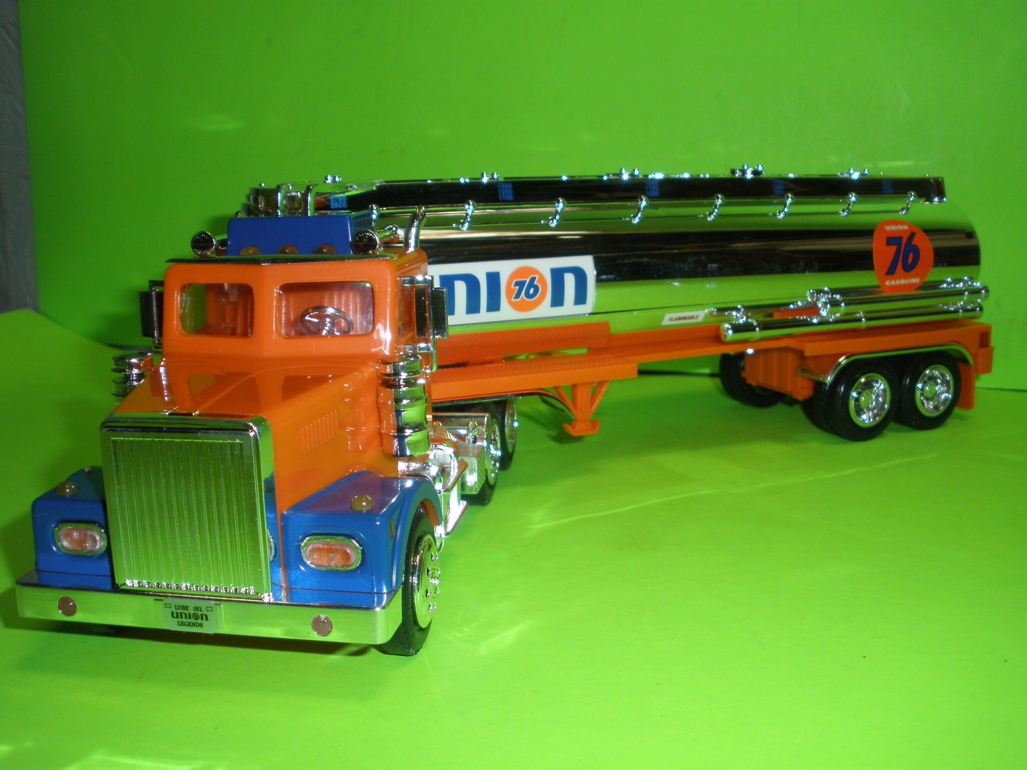 #7 - 1998 Union 76 Tanker Truck