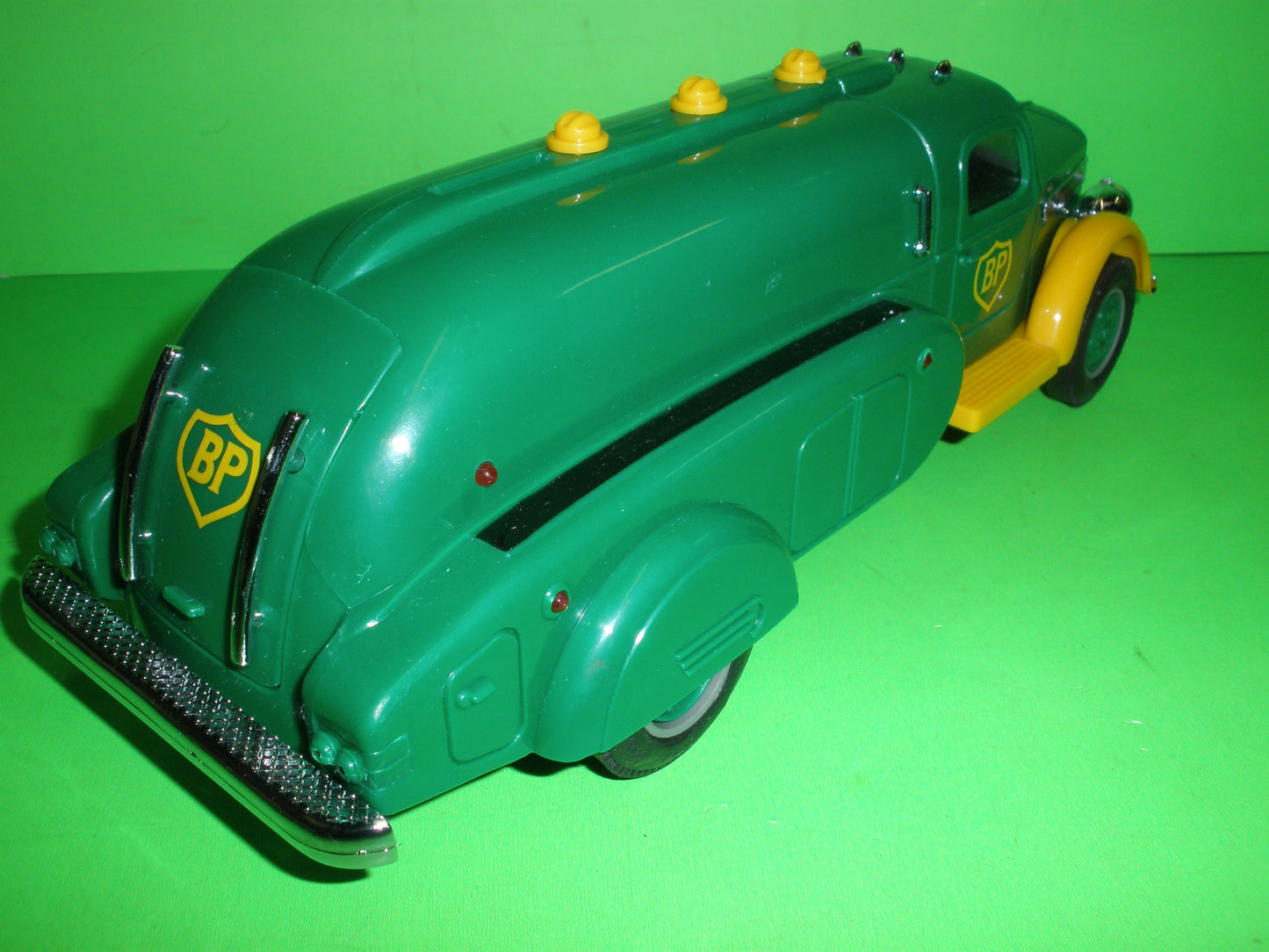 BP 1941 International Airflow Tanker Truck