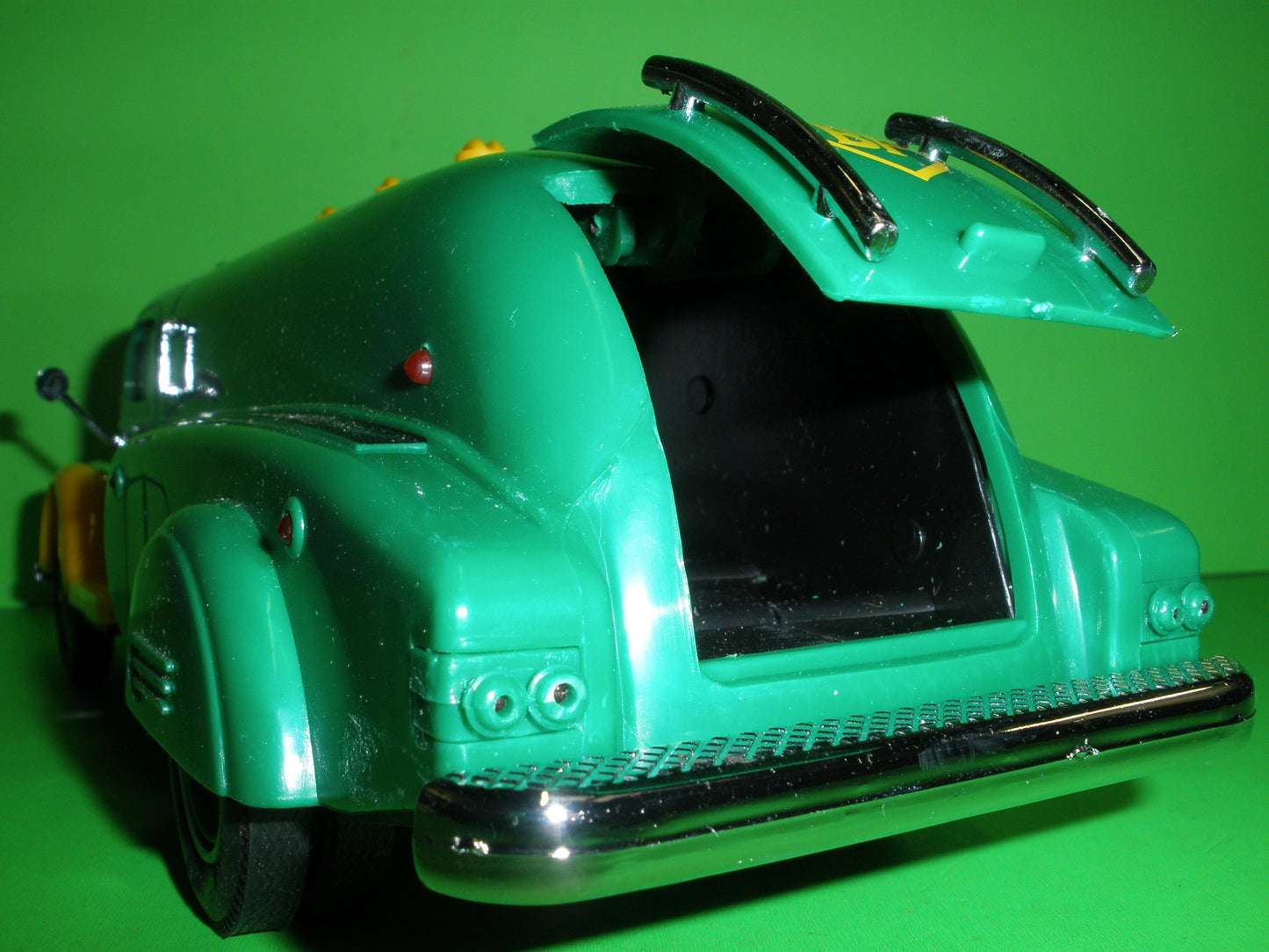 BP 1941 International Airflow Tanker Truck