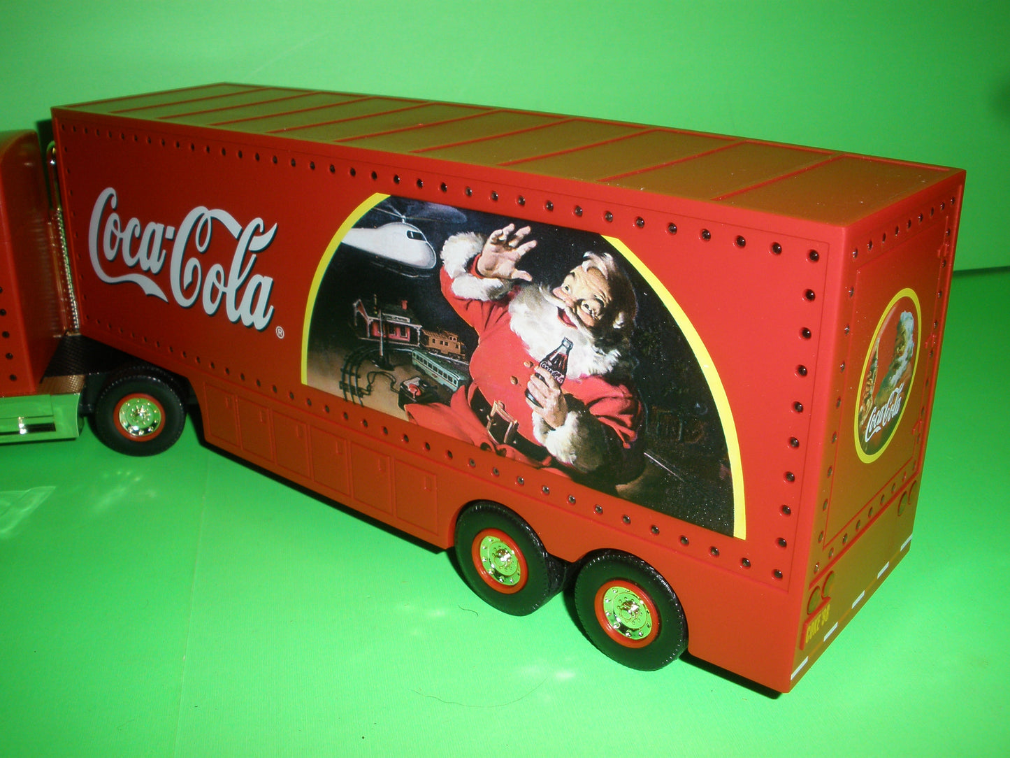 Coca-Cola 1998 Holiday Caravan Truck - Gold Version
