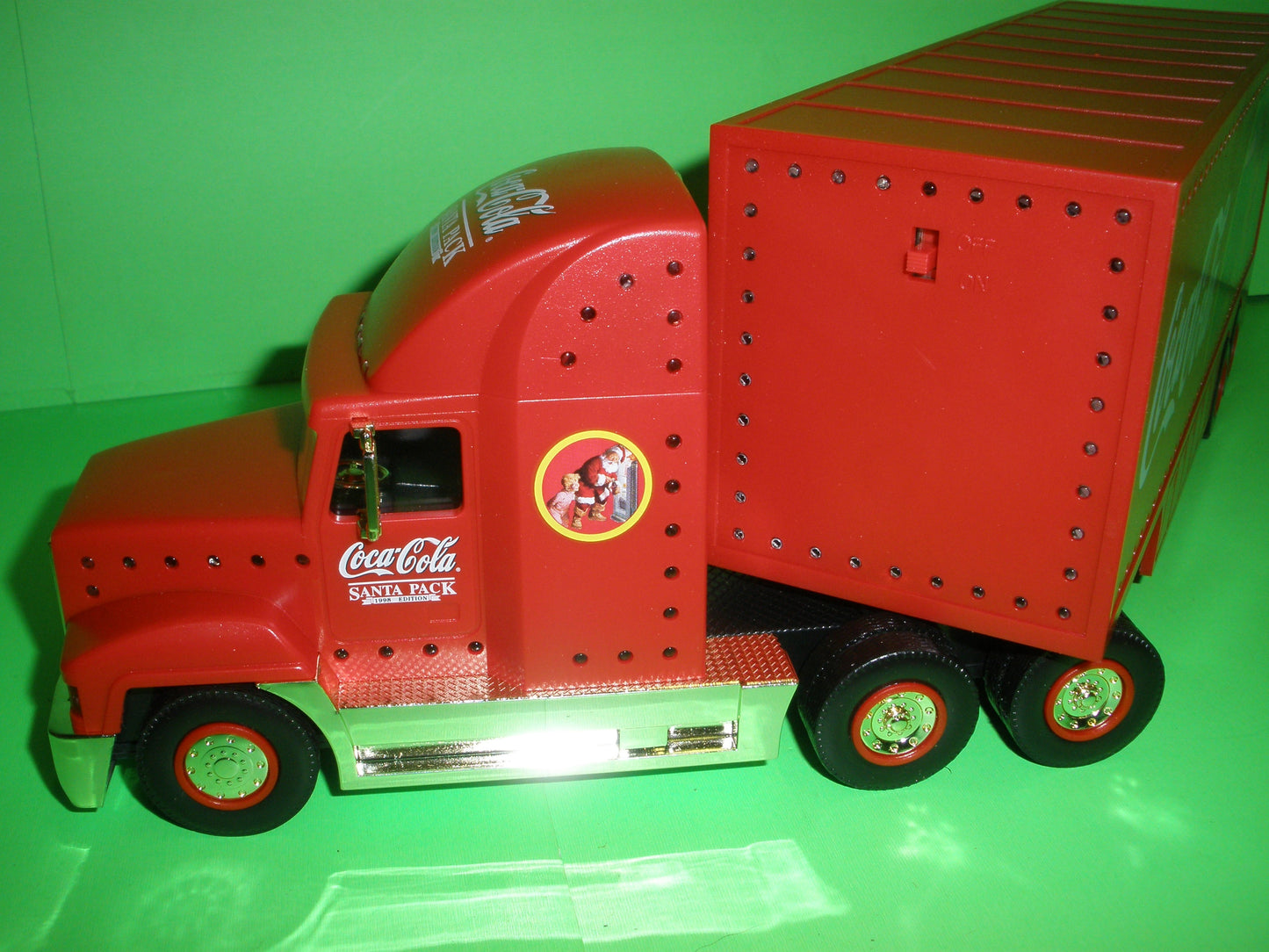 Coca-Cola 1998 Holiday Caravan Truck - Gold Version