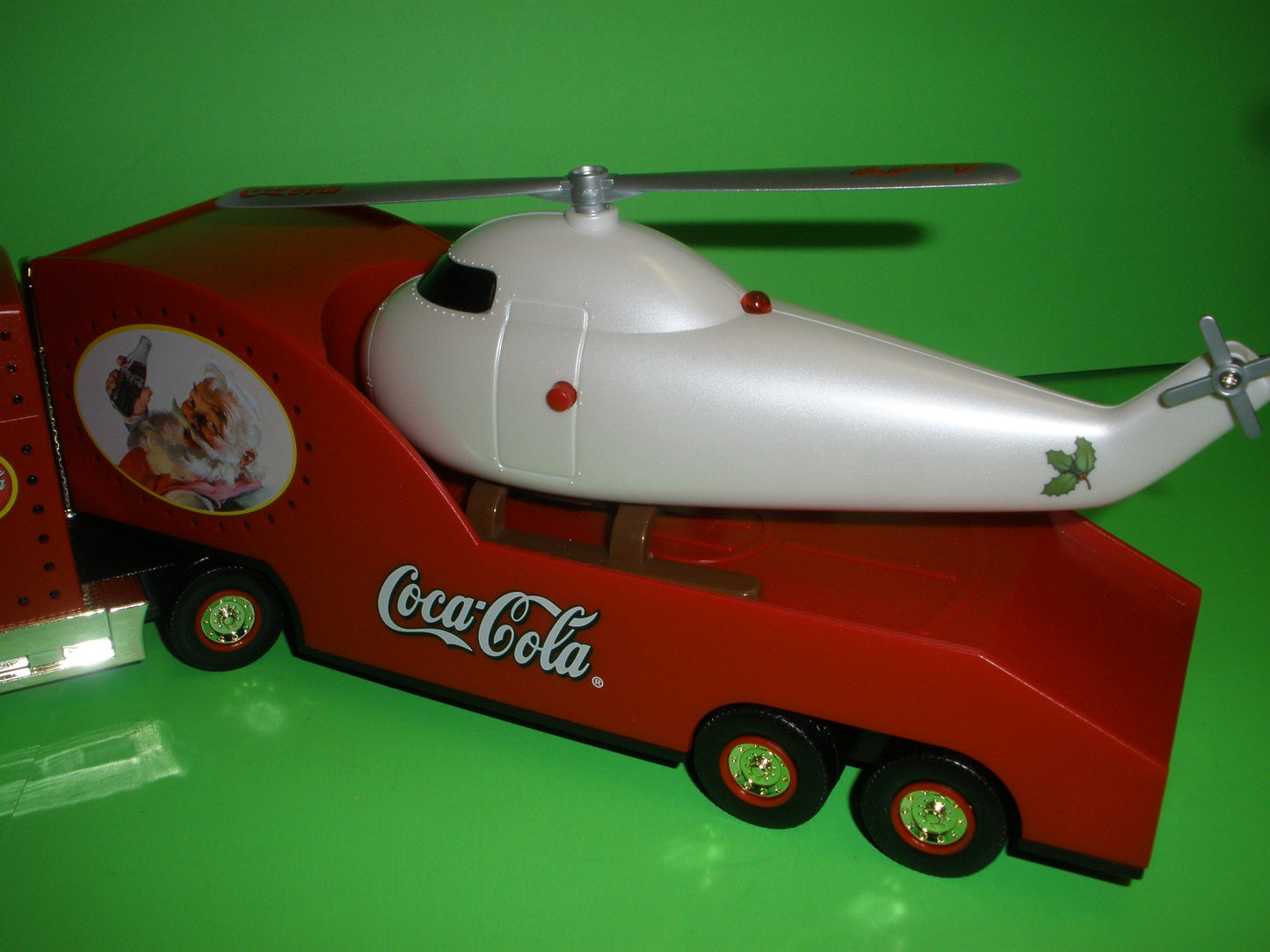 Coca-Cola 2000 Holiday Helicopter Carrier Truck - Gold Version