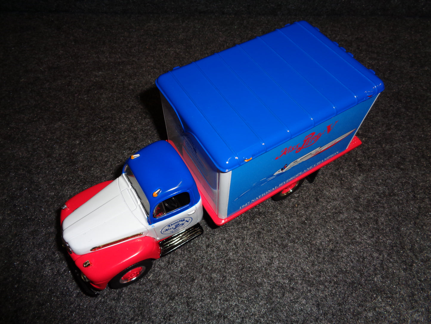 Dossin's Miss Peps V 1951 Ford F-6 Dry Goods Van