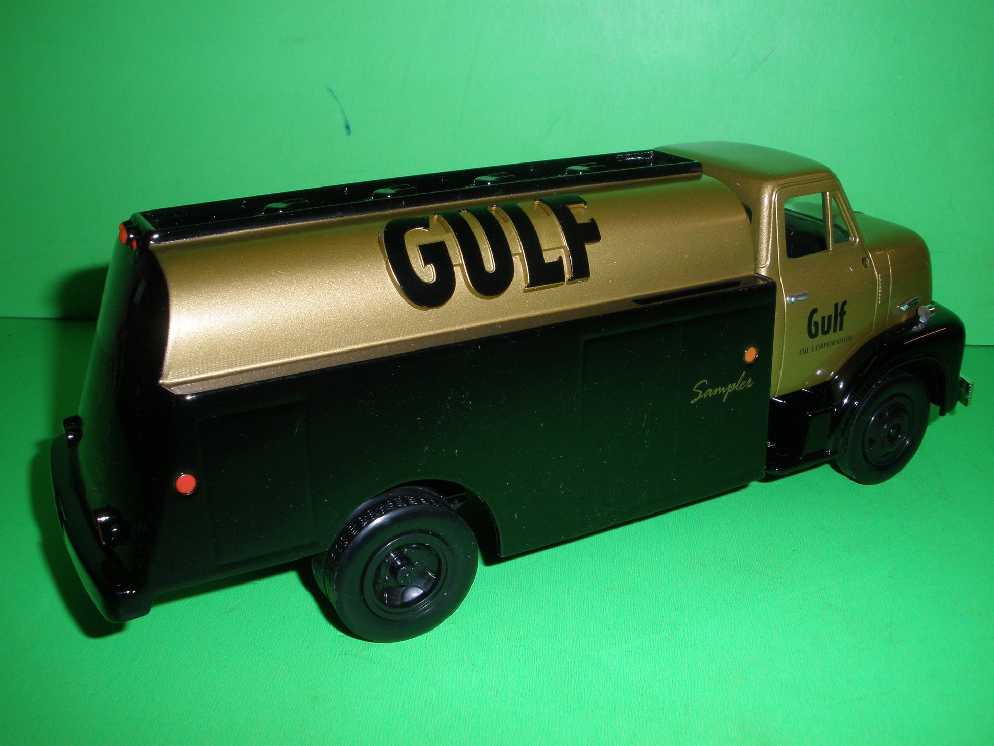 Gulf 1953 Ford Tanker Truck Gold Sampler