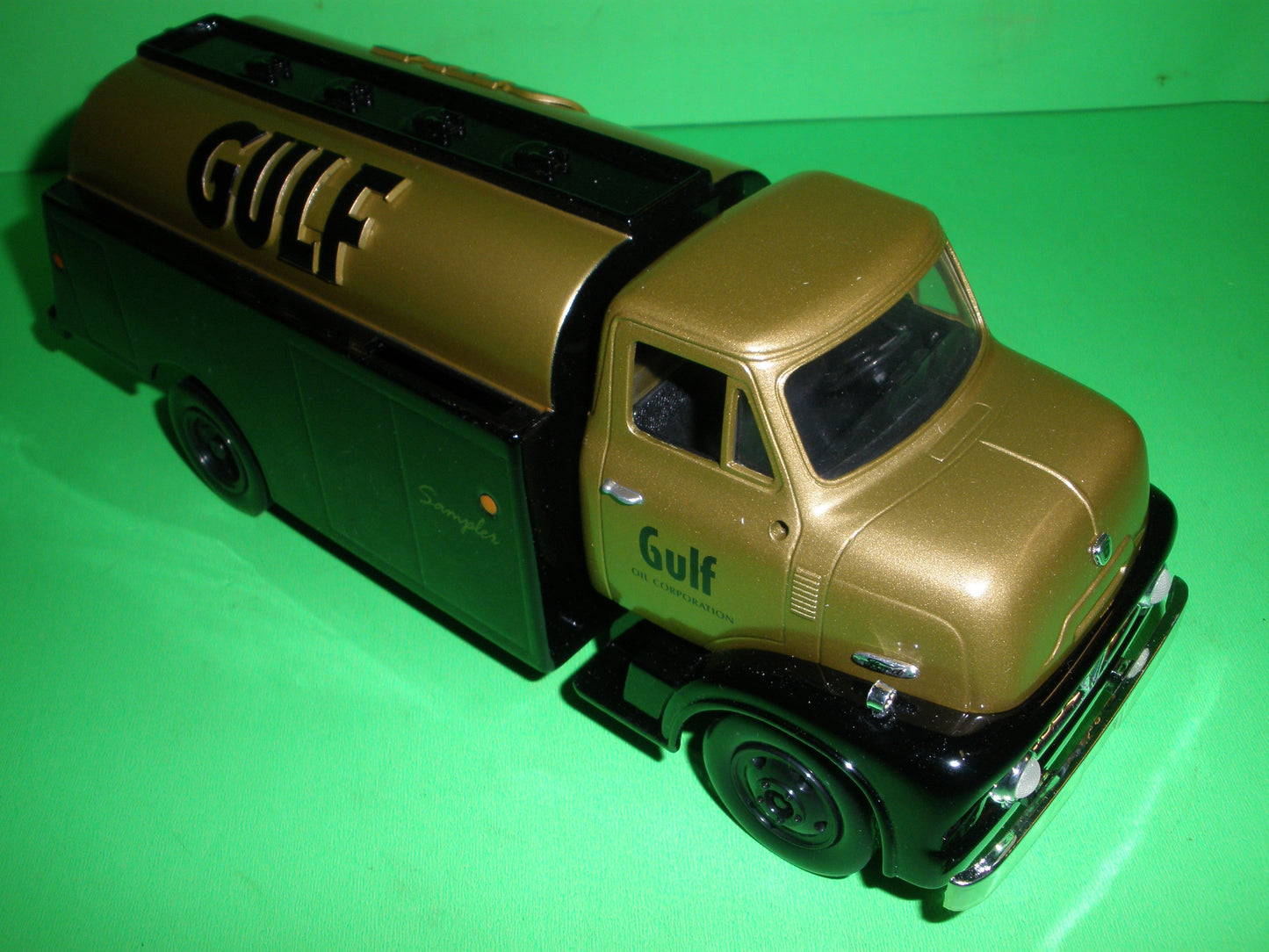 Gulf 1953 Ford Tanker Truck Gold Sampler