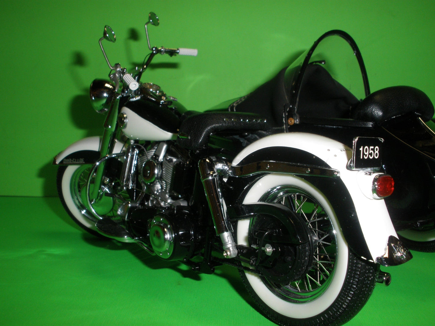 Harley Davidson 1958 Duo-Glide Motorcycle & Sidecar - B11YF02