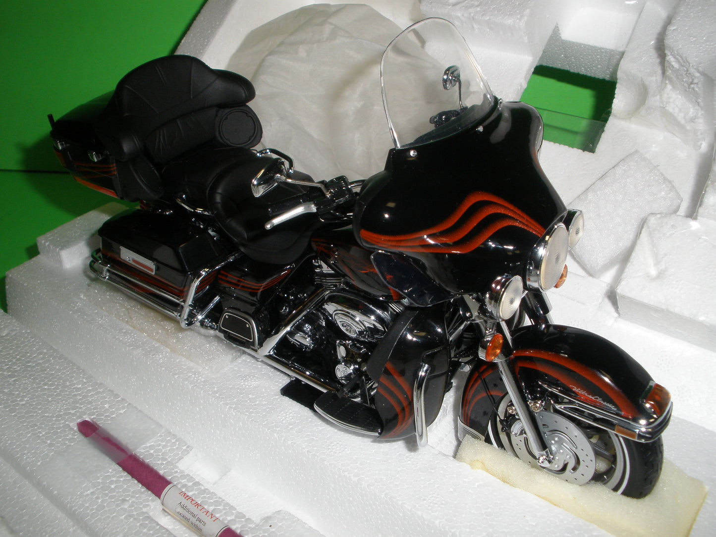 Harley Davidson 2004 Electra Glide Motorcycle Road Rally - B11C587