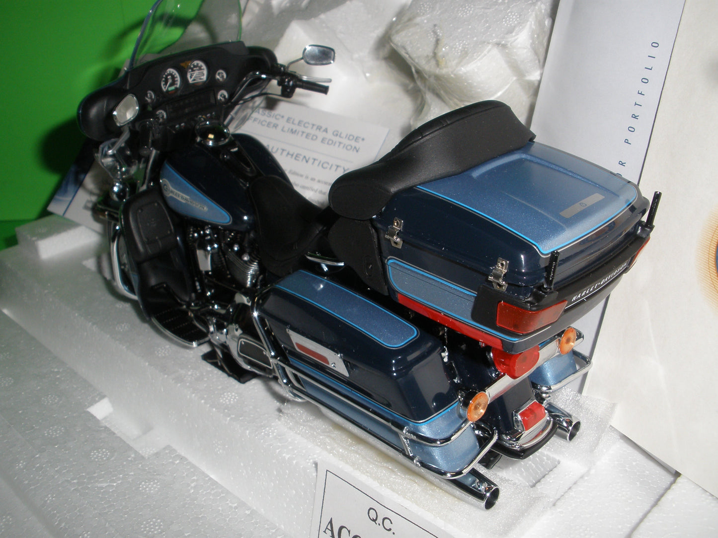 Harley Davidson Ultra Classic Electra Glide Motorcycle Peace Officer - B11E302