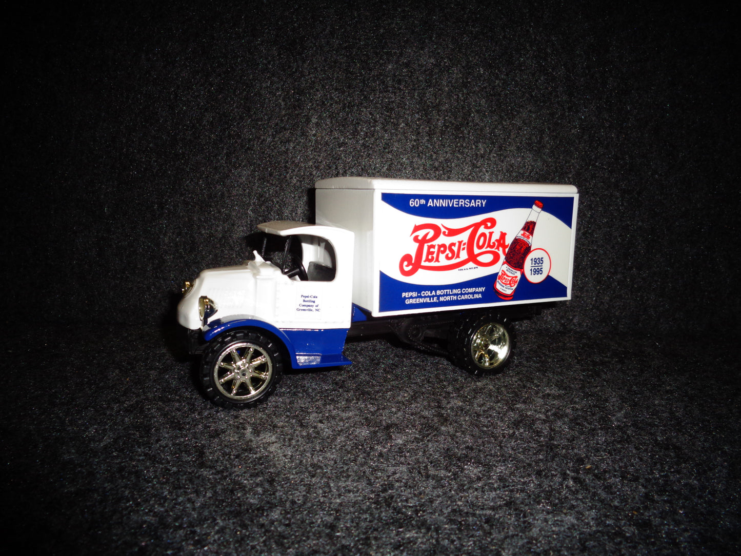 Pepsi 1935 Mack Freight Delivery Truck