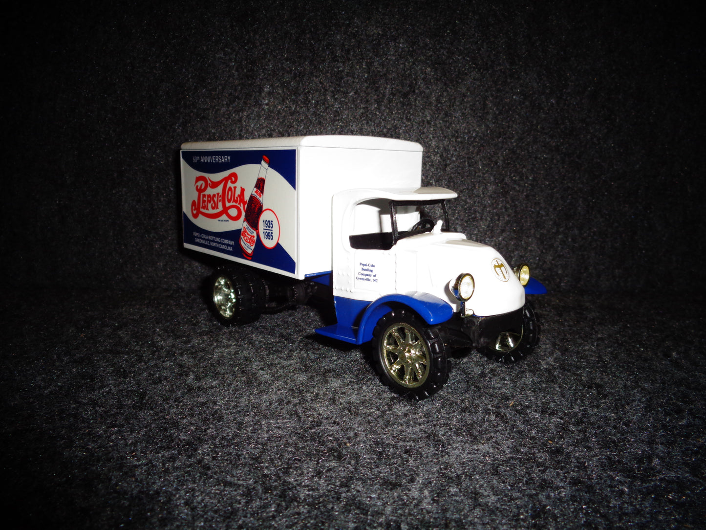 Pepsi 1935 Mack Freight Delivery Truck