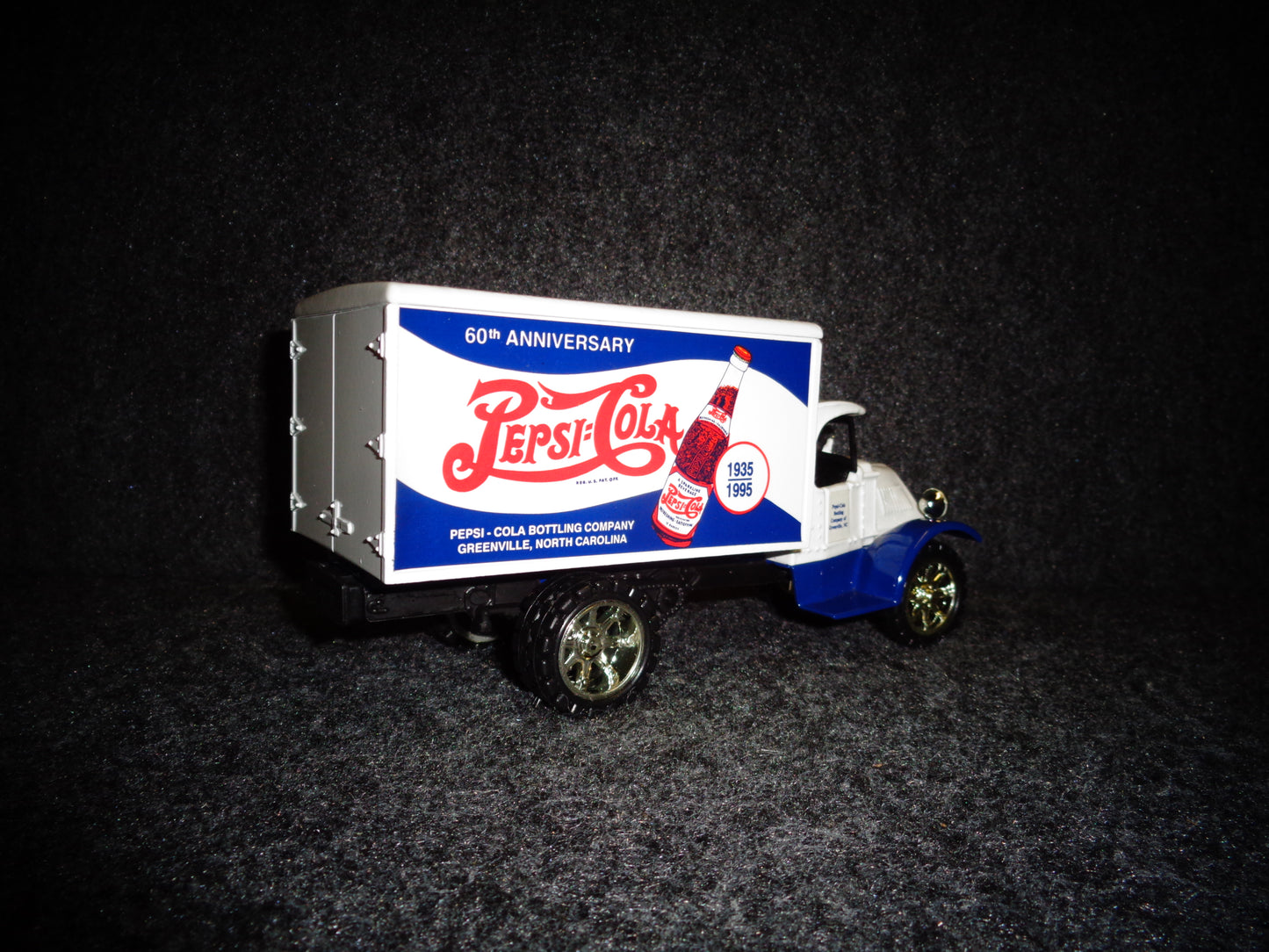 Pepsi 1935 Mack Freight Delivery Truck