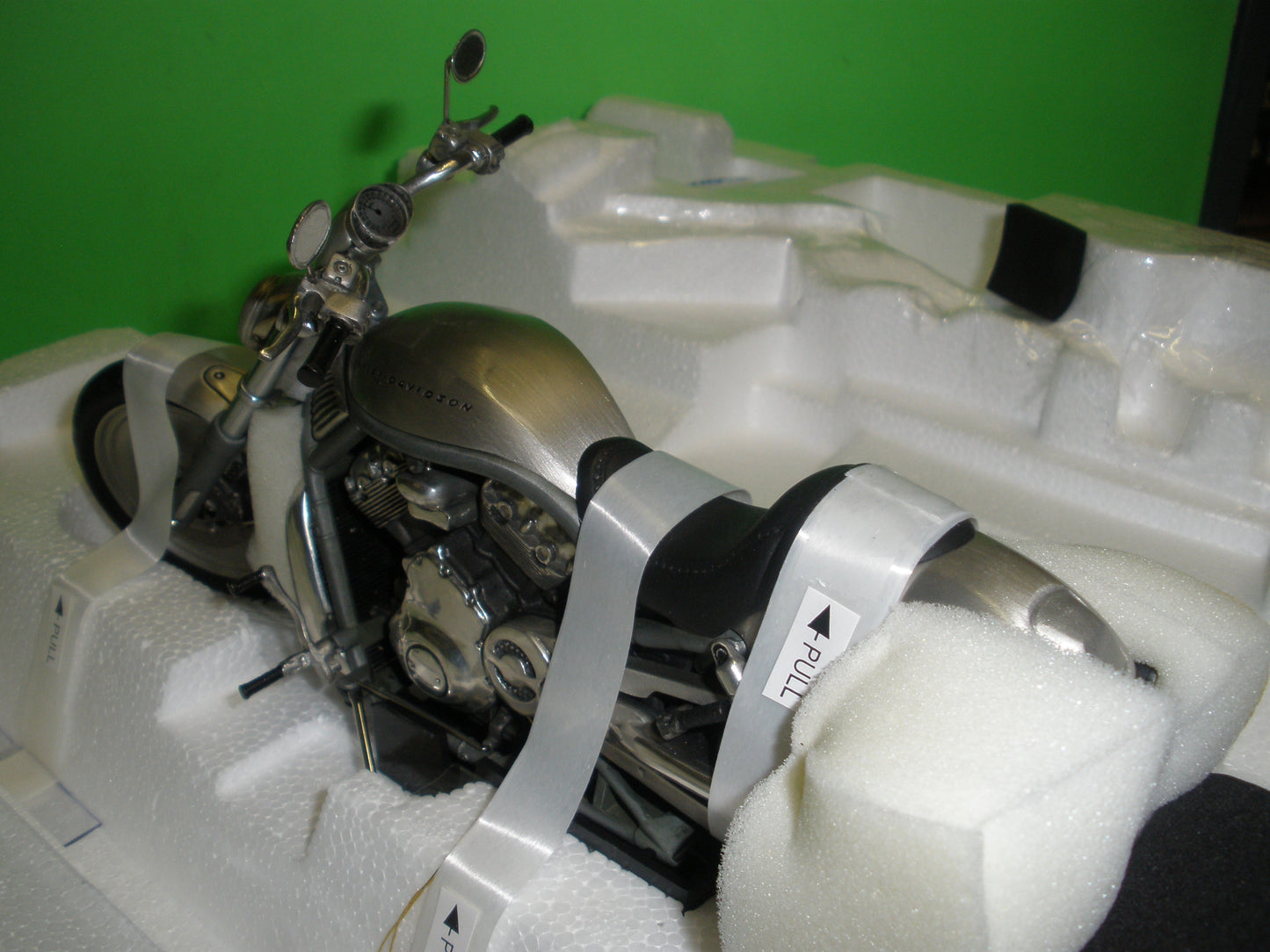 Pewter Harley Davidson 2002 VRSCB V-Rod Motorcycle - B11B989