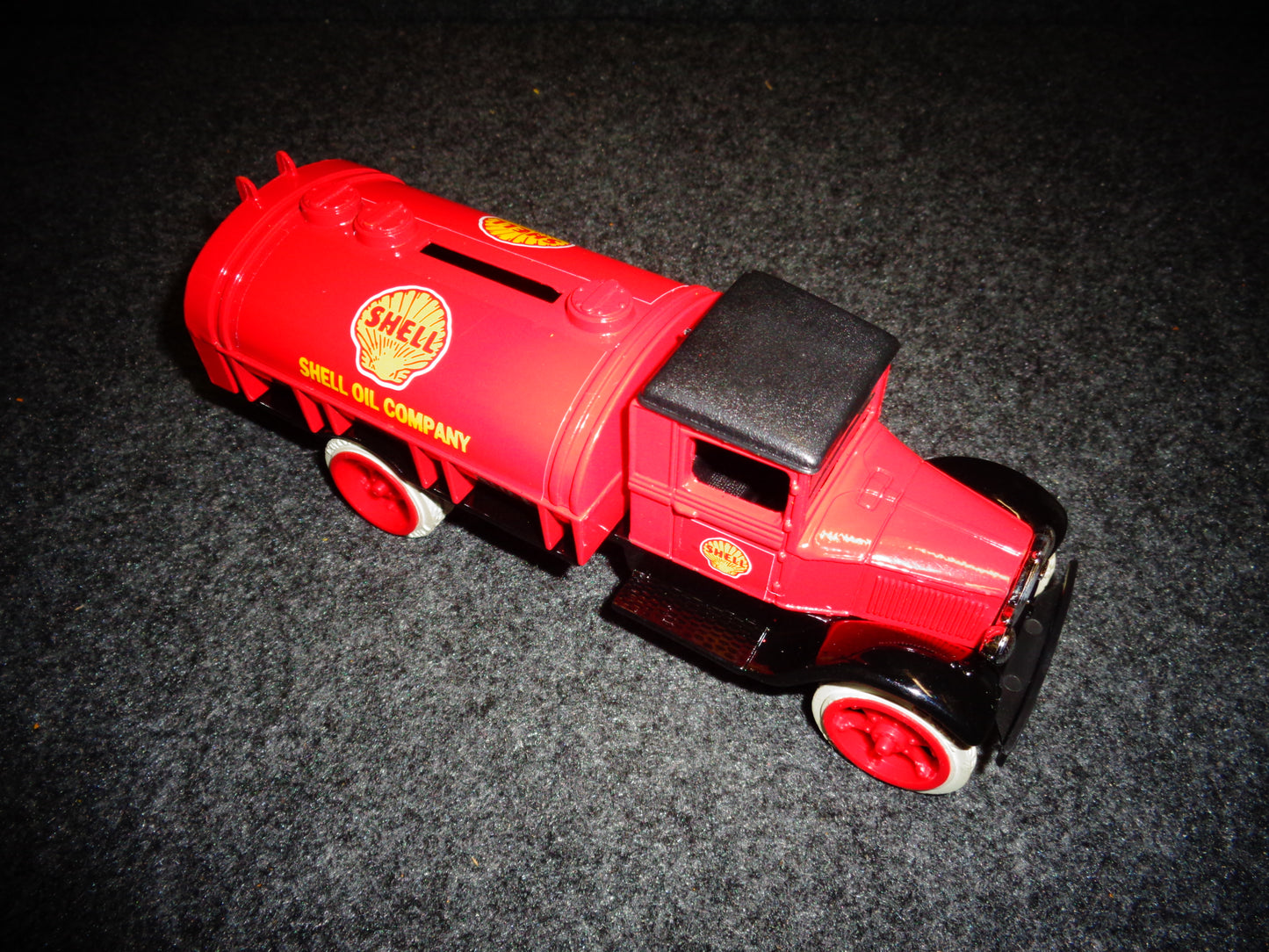 Shell 1931 Hawkeye Tanker Truck