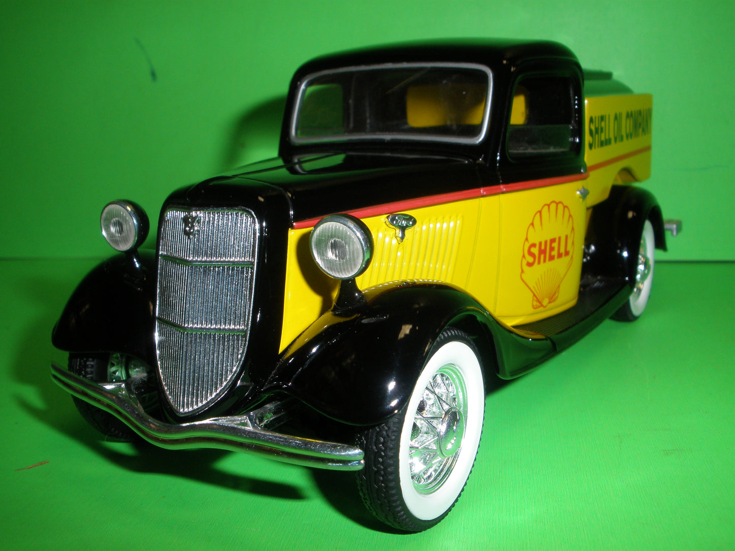 Shell 1935 Ford Tanker Truck
