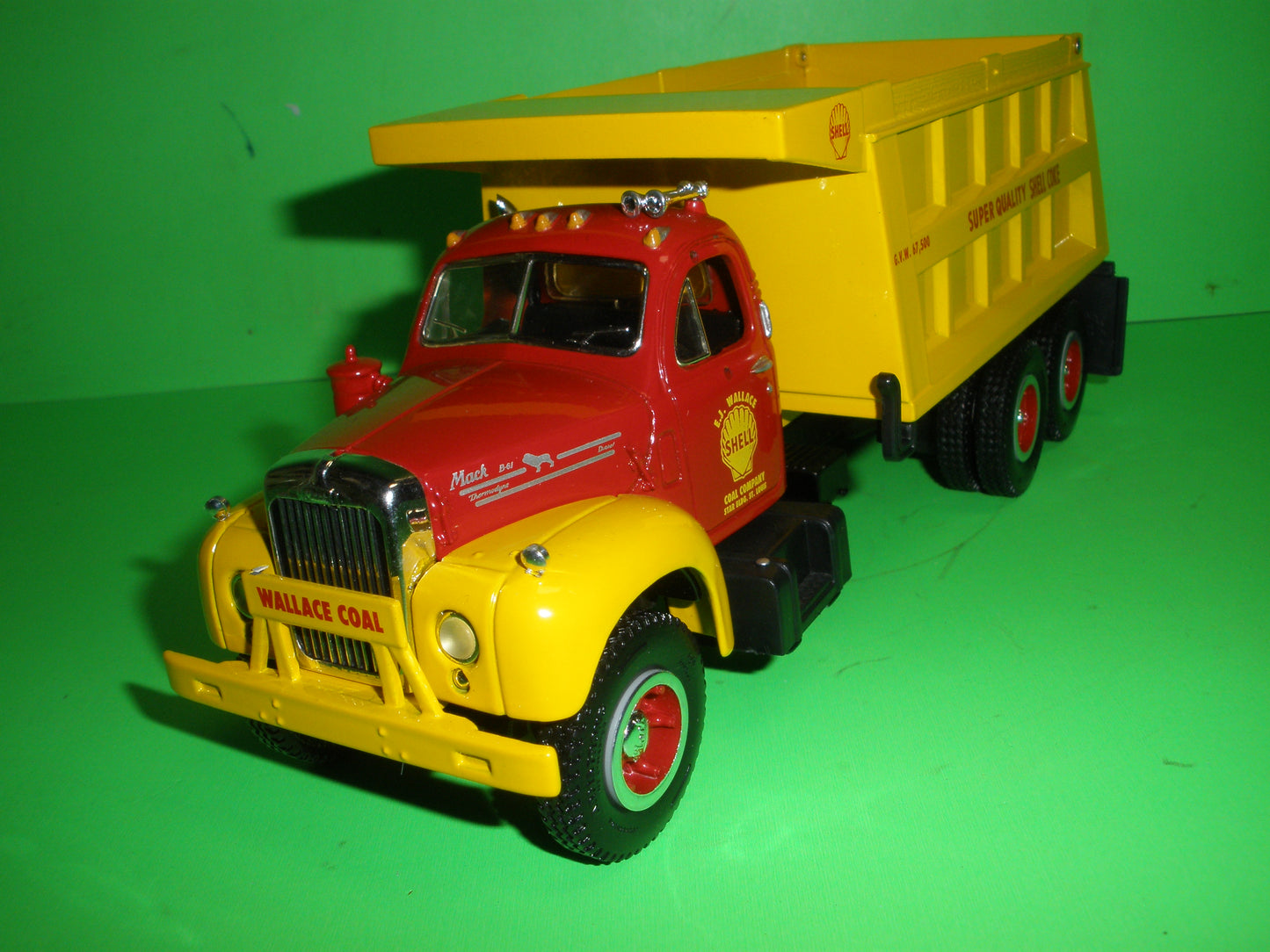 Shell E.J. Wallace 1960 Mack B-61 Dump Truck