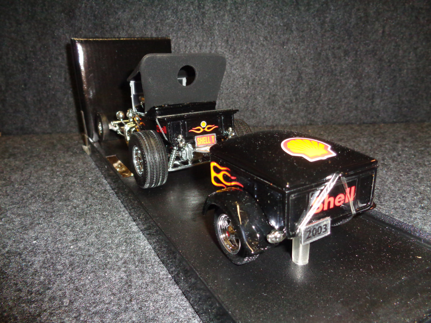 Shell Ford Model T 'T-Bucket' Hot Rod & Trailer