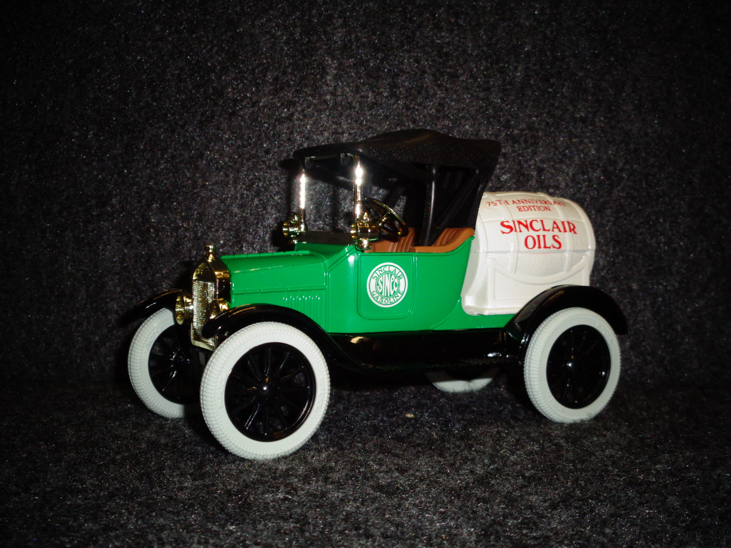Sinclair 1918 Ford Runabout Barrel Truck