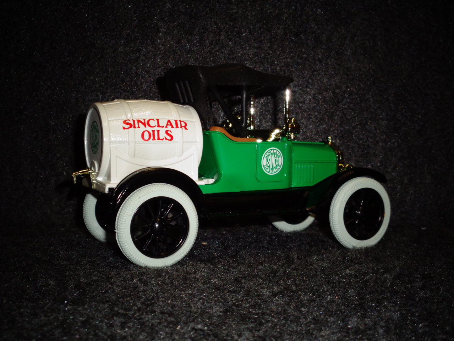 Sinclair 1918 Ford Runabout Barrel Truck