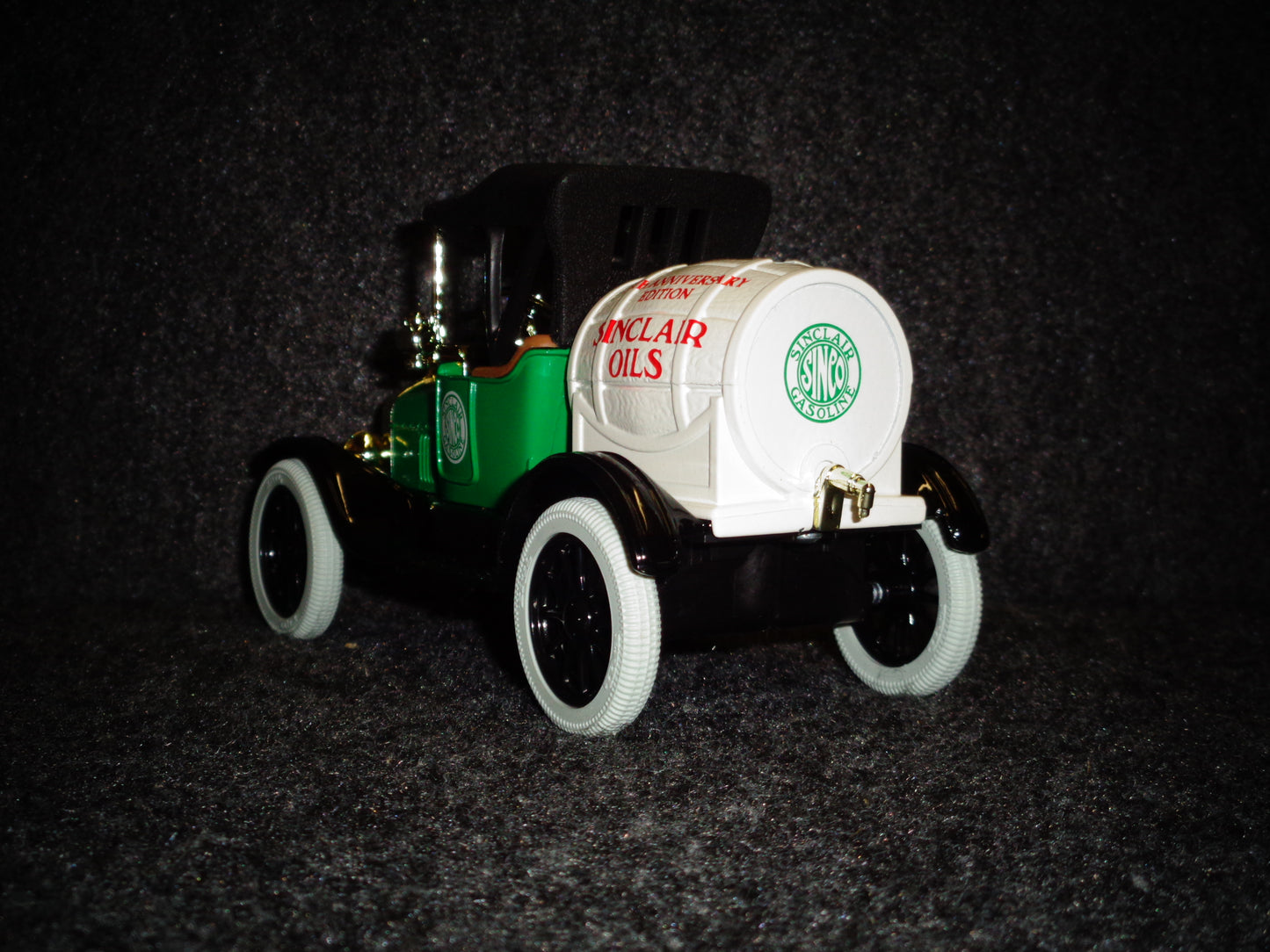 Sinclair 1918 Ford Runabout Barrel Truck