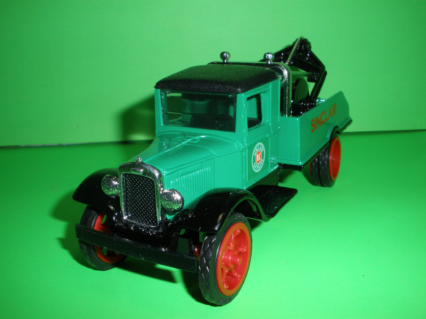 Sinclair 1931 Hawkeye Tow Truck