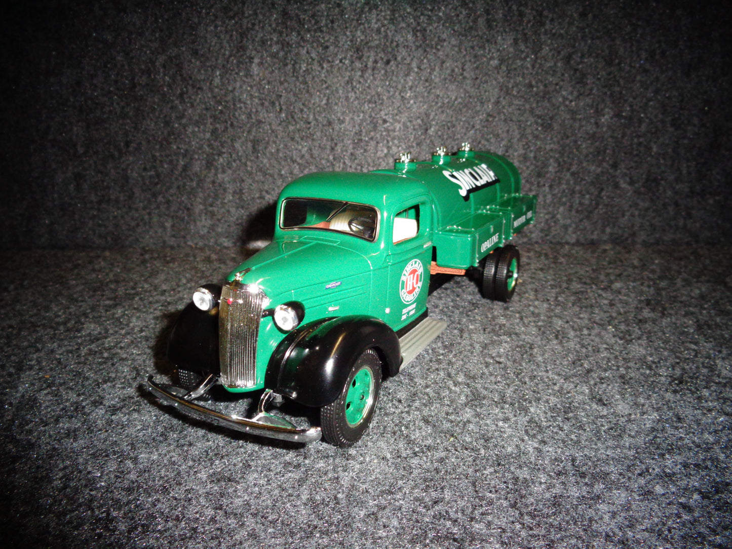 Sinclair 1937 Chevrolet Fuel Tanker Truck