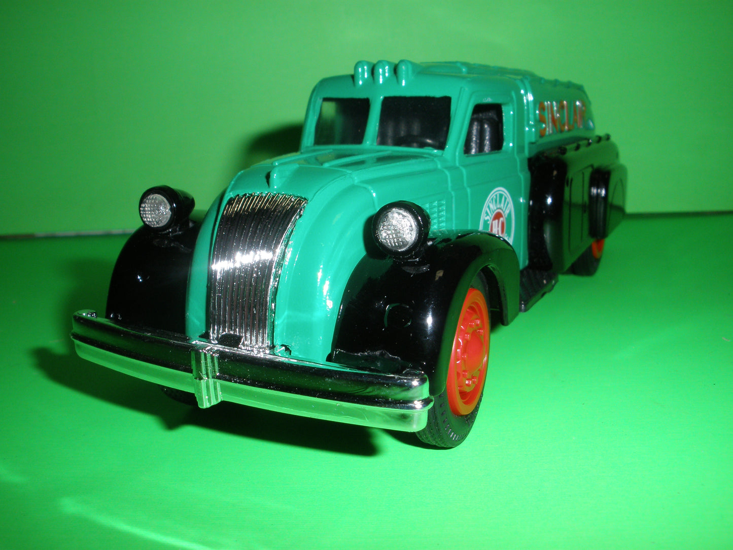 Sinclair 1939 Dodge Airflow Tanker Truck