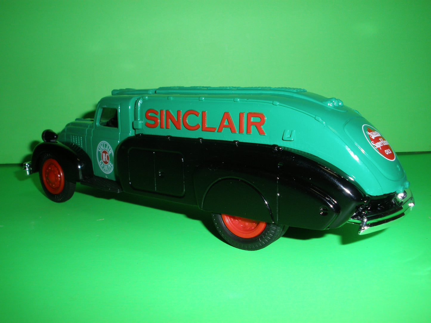 Sinclair 1939 Dodge Airflow Tanker Truck