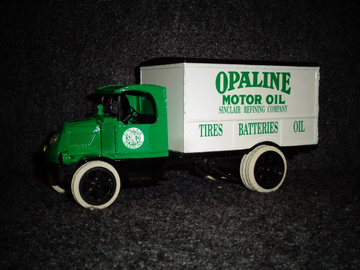 Sinclair Opaline Motor Oil 1926 Mack Bulldog Freight Truck