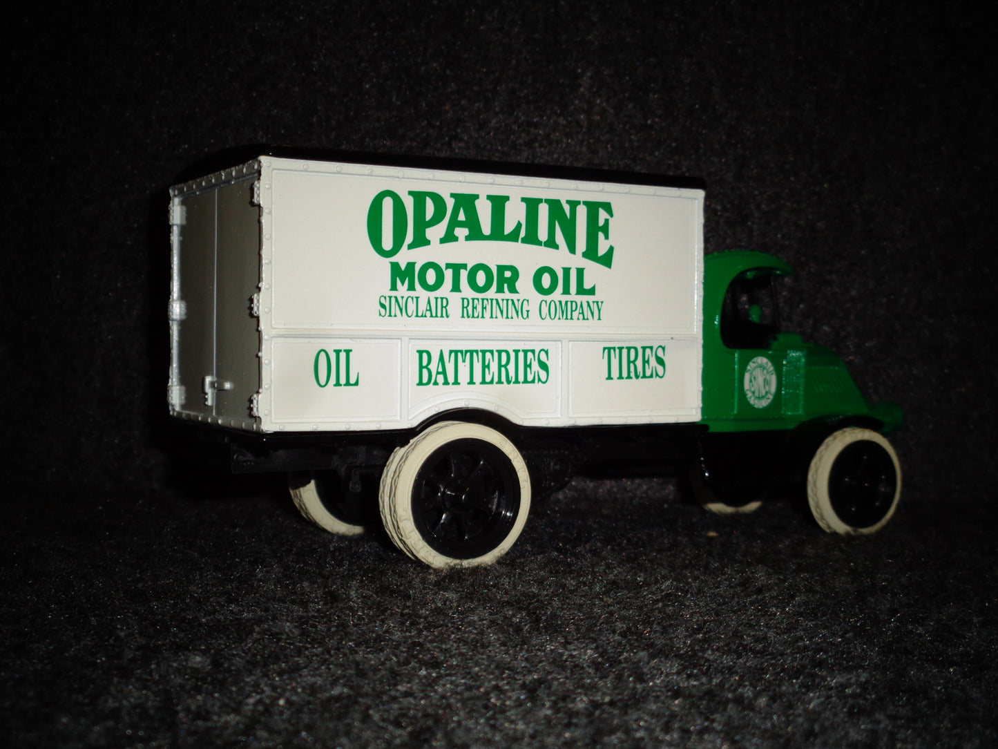 Sinclair Opaline Motor Oil 1926 Mack Bulldog Freight Truck