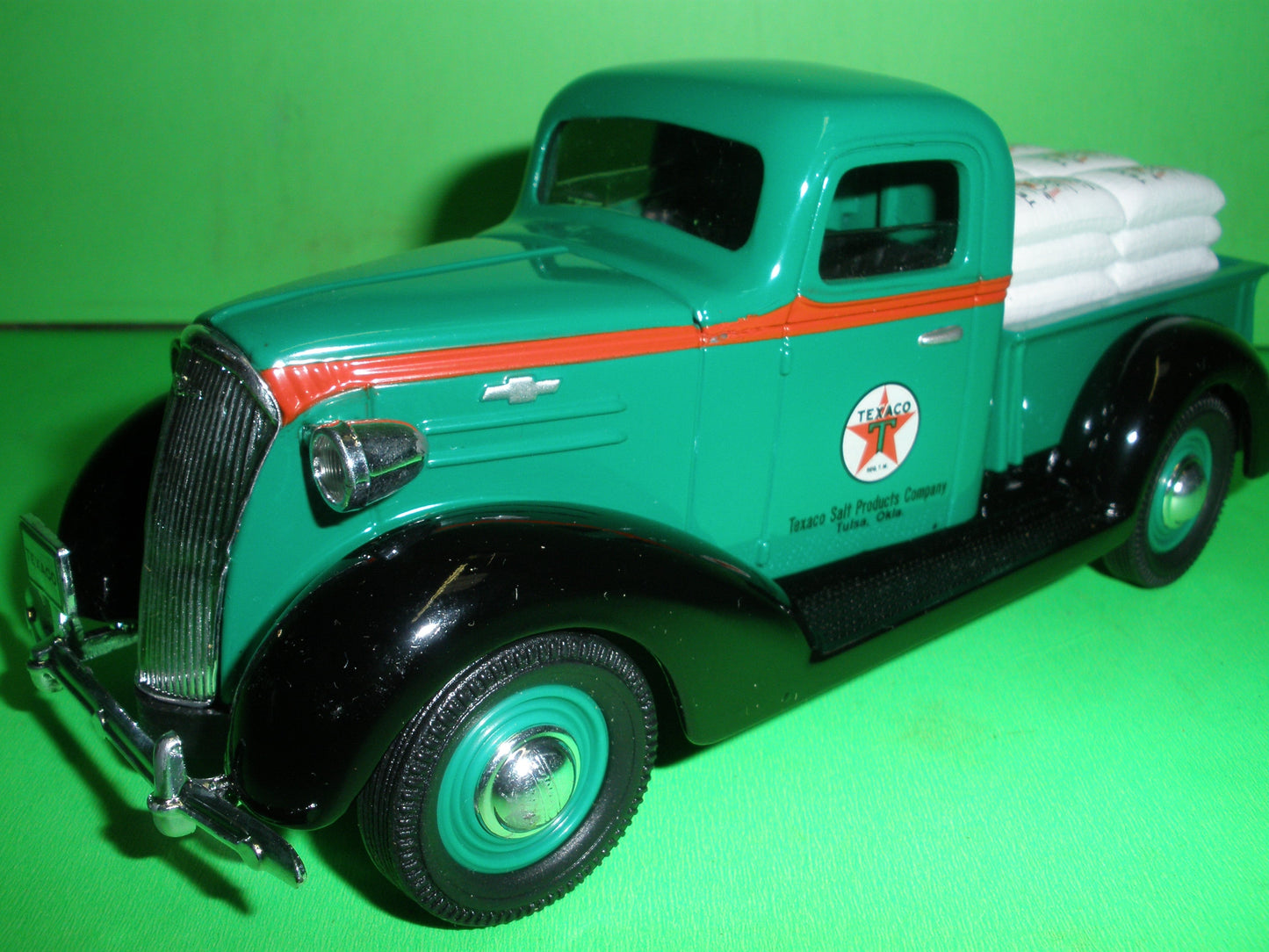 Texaco 1937 Chevrolet Pickup Truck & Salt Bag Load