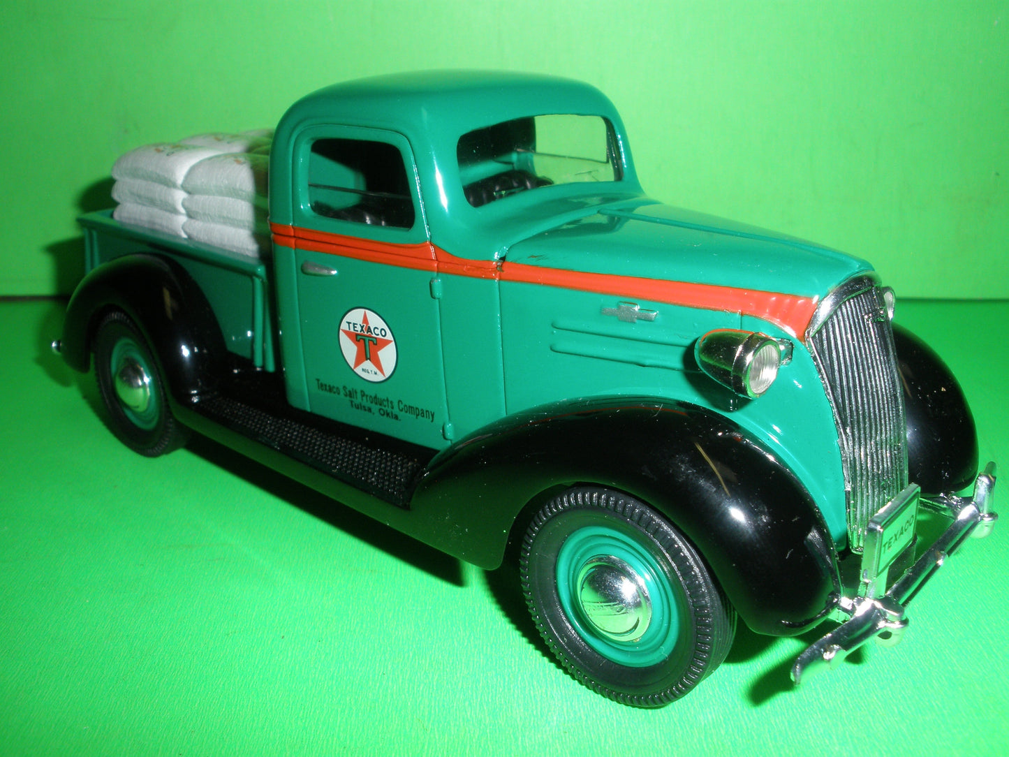Texaco 1937 Chevrolet Pickup Truck & Salt Bag Load