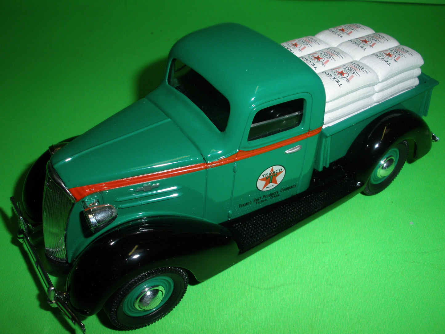 Texaco 1937 Chevrolet Pickup Truck & Salt Bag Load