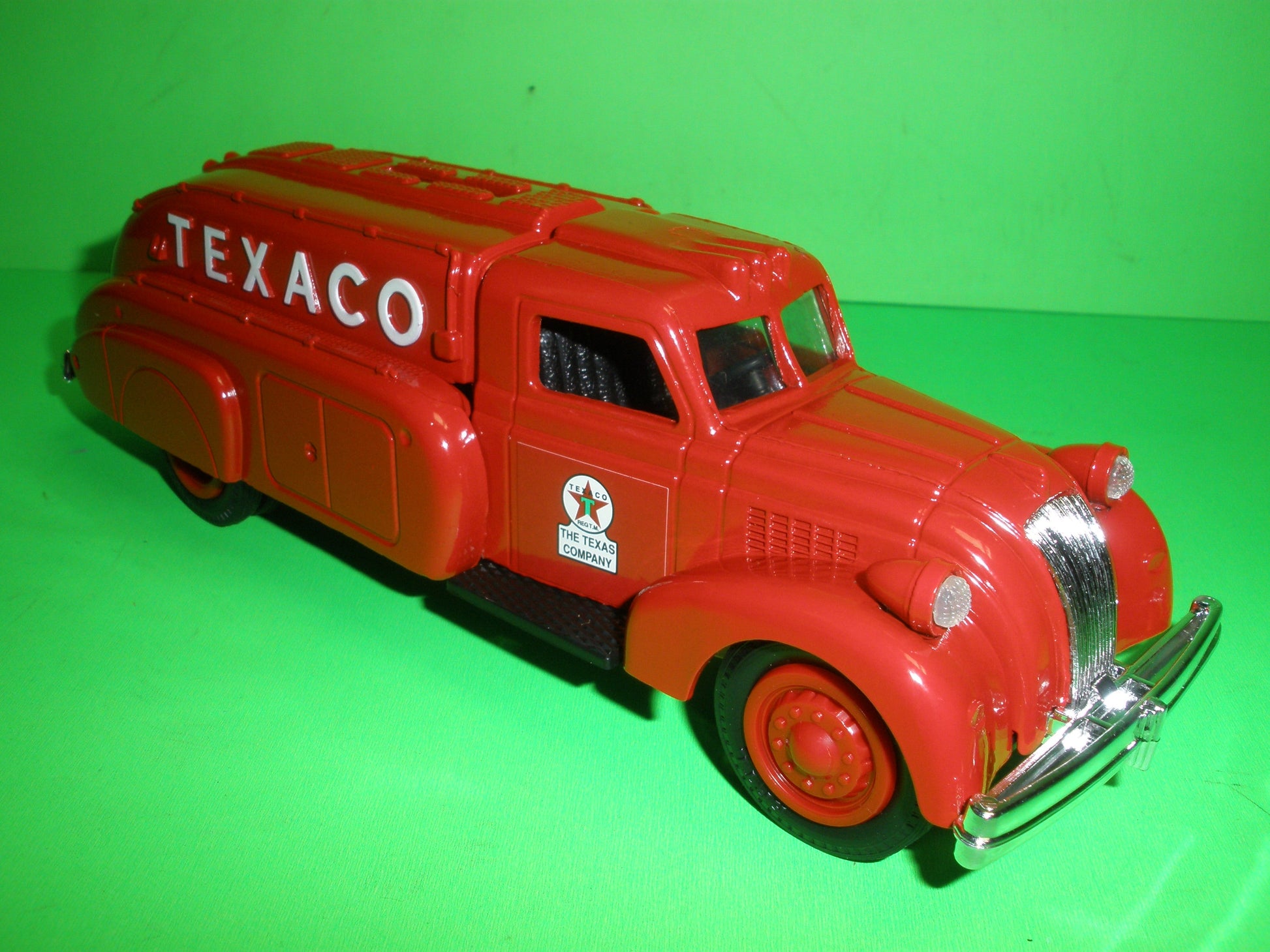 Texaco 1939 Dodge Airflow Tanker Truck
