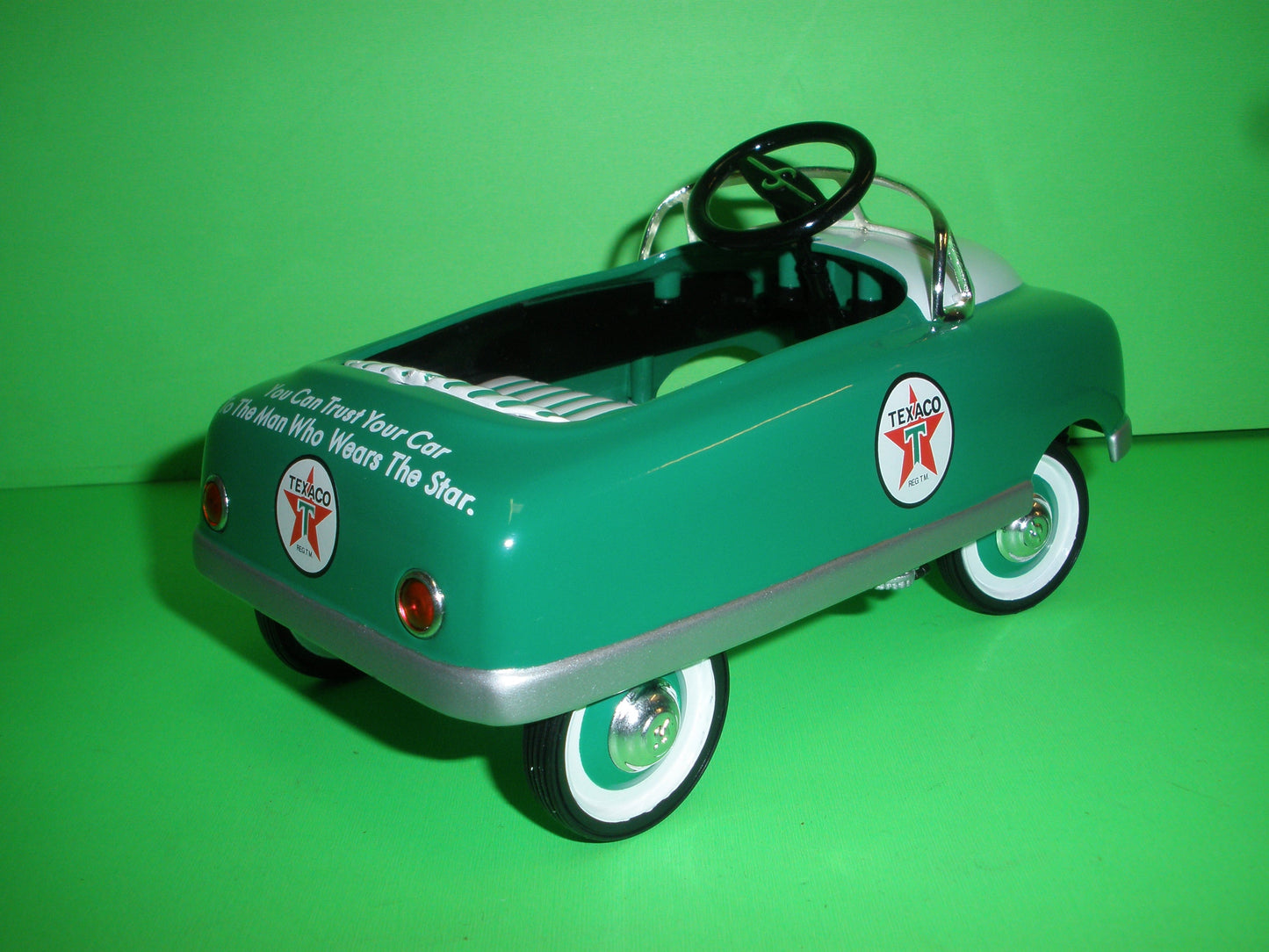 Texaco 1948 BMC Pedal Car & Ornament