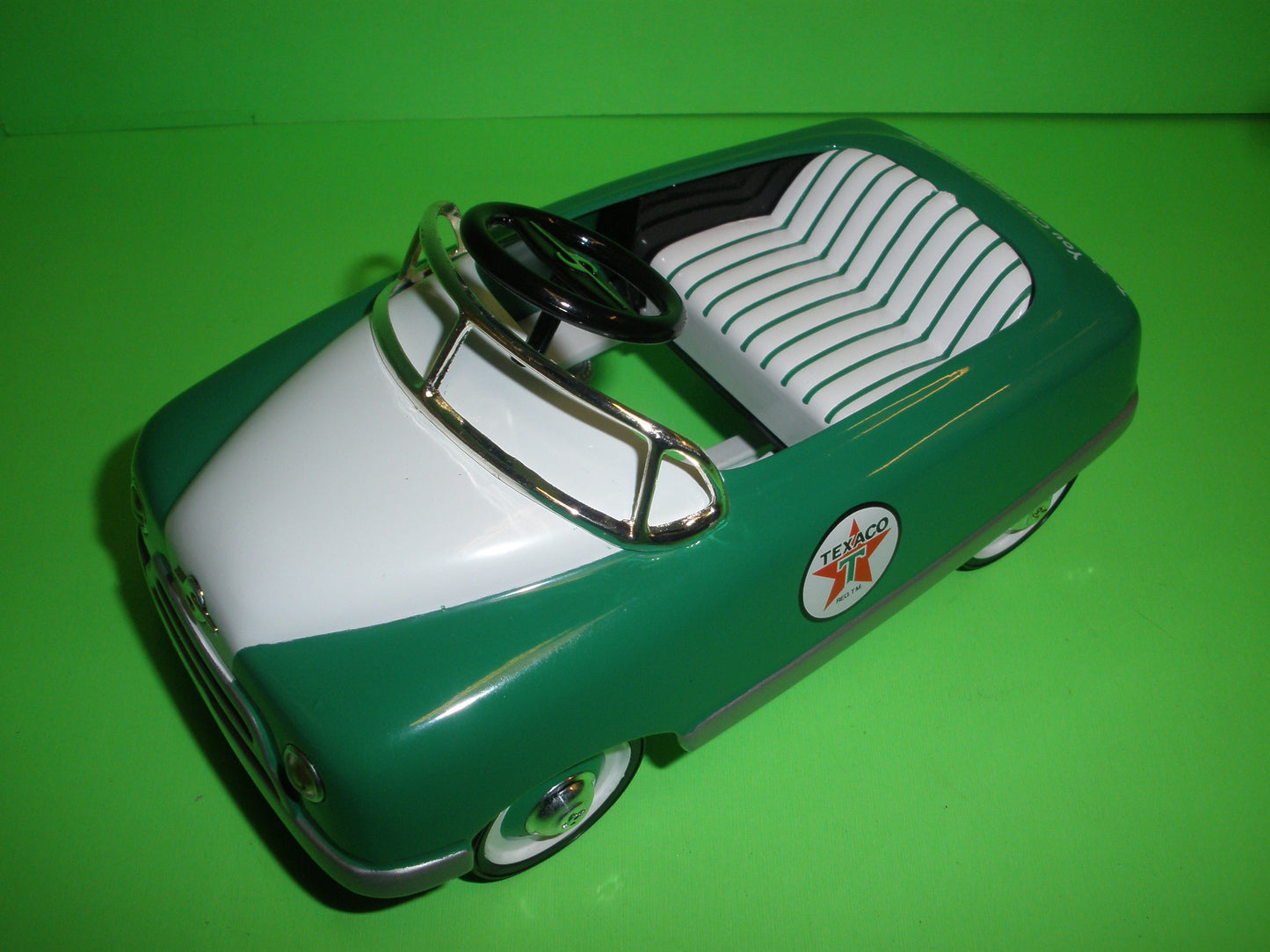 Texaco 1948 BMC Pedal Car & Ornament